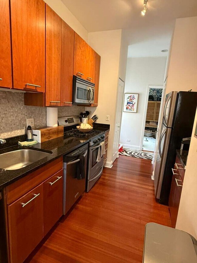 Foto del edificio - 807 W Lill Ave