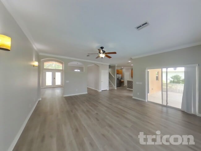 Foto del edificio - 16651 Midsummer Ln