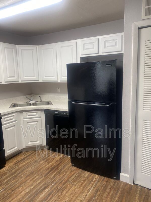 Building Photo - 4760 Walden Cir