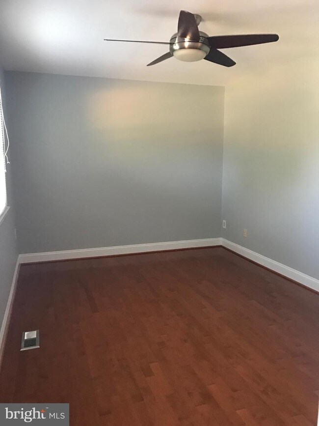 Building Photo - 5331 Lake Cove Ct