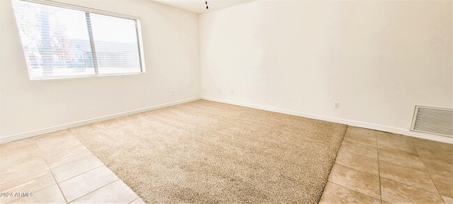 Building Photo - 220 S Paloma