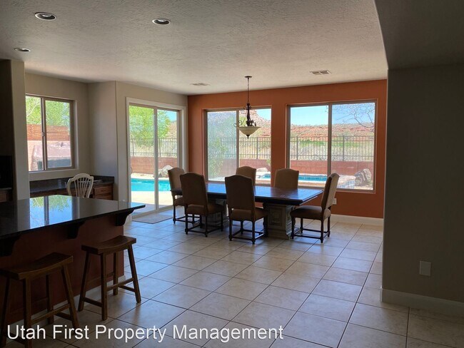 Foto del edificio - 5 br, 3.5 bath House - 1456 N Liberty Gree...
