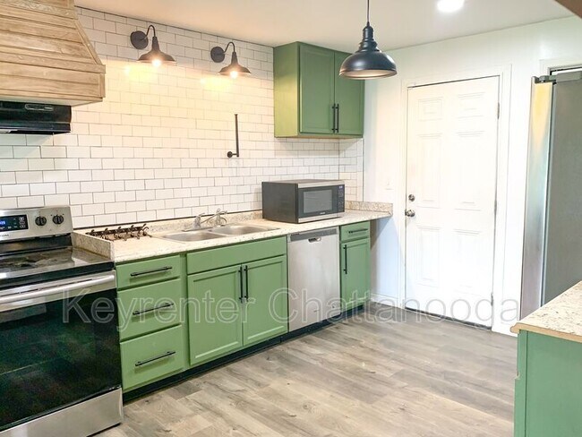Foto del edificio - 827 Woodmore Ln