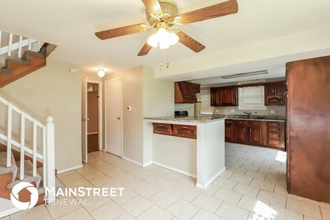 Building Photo - 551 N Powahatan Dr