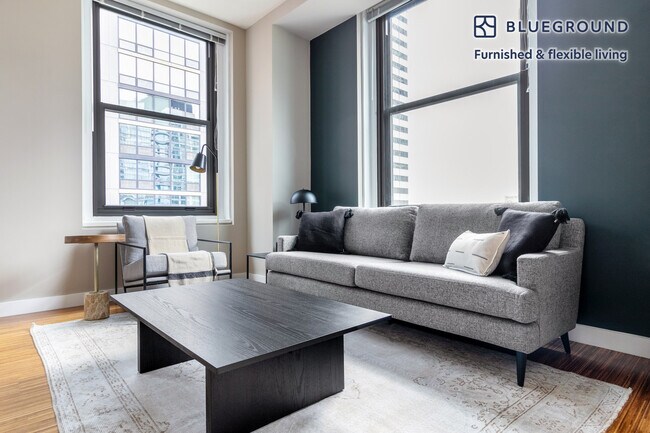 Foto del edificio - 63 E Lake St