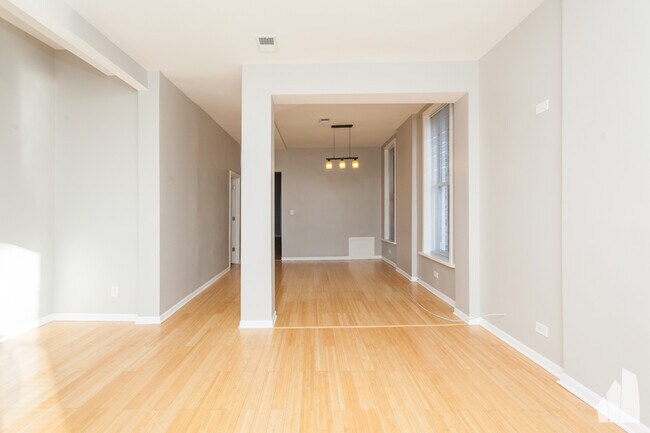 Building Photo - 3609 S Giles Ave