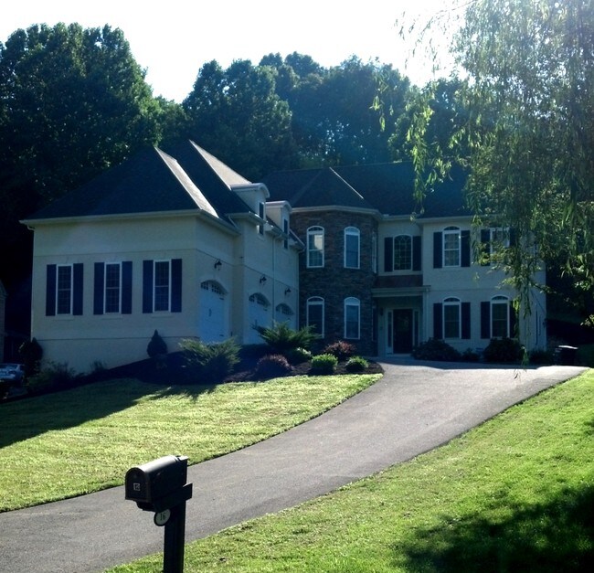 Building Photo - 16 Taylors Mill Ln