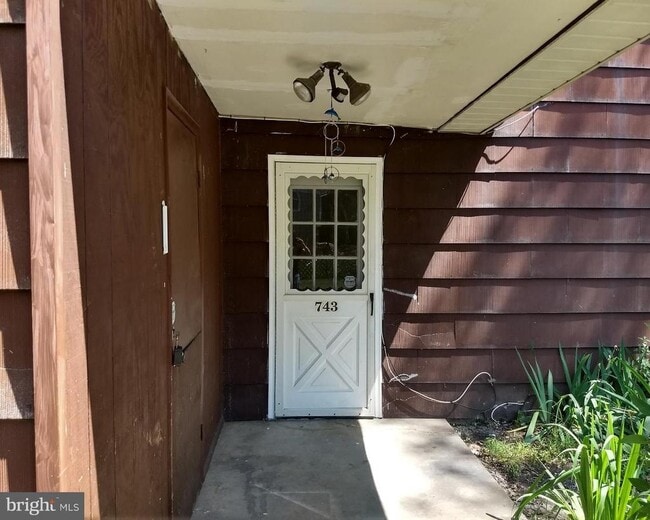 Building Photo - 743 Jackson St