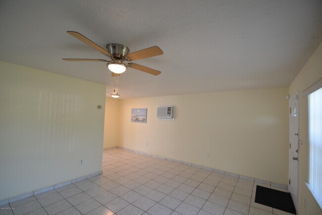 Building Photo - 2807 Tropic Rd