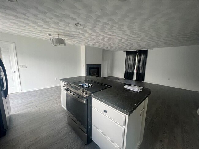 Building Photo - 78 Verdi St