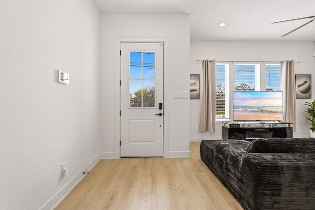 Foto del edificio - 6528 Weston St