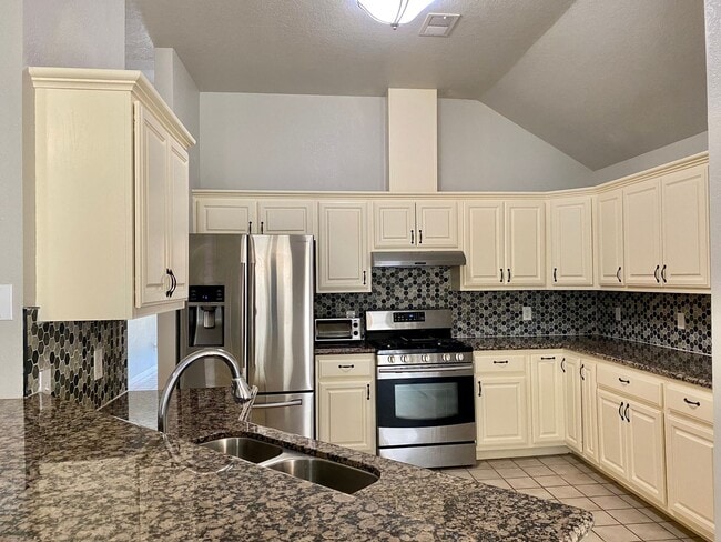 Foto del edificio - 4 Bed 2.5 Bath in NW OKC // Deer Creek Schools