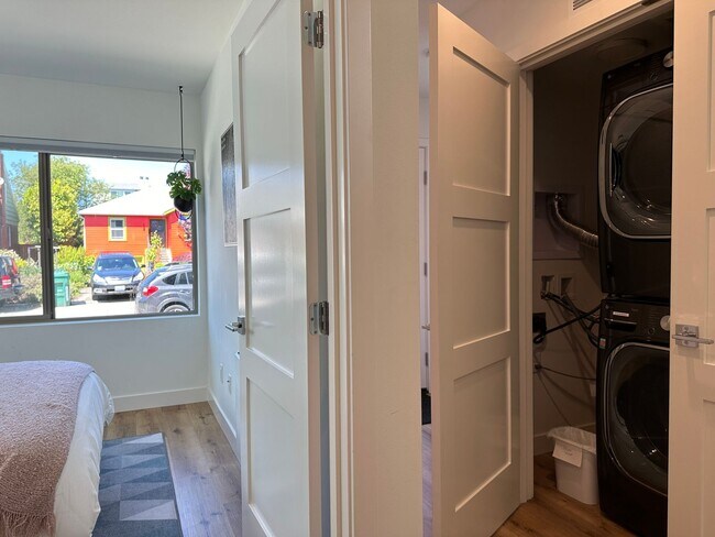 Building Photo - Ideal Ballard townhouse - 2bed +Office