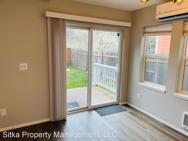 Foto del edificio - 3 br, 2 bath House - 4811 NE Grand Ave