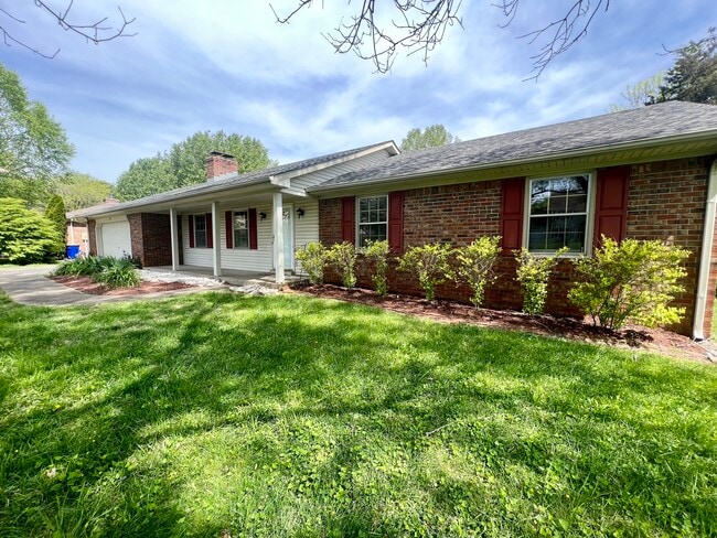 Building Photo - 1044 Lois Ln