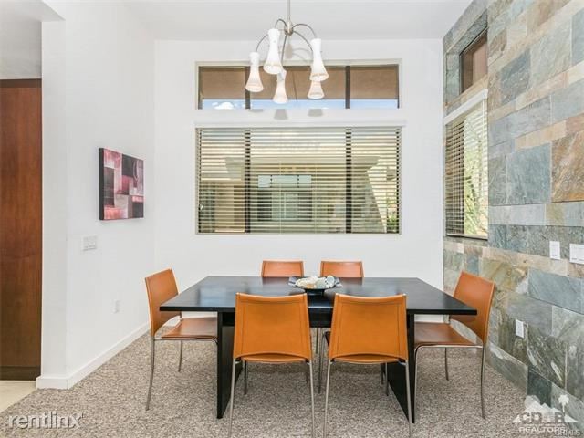 Building Photo - 900 E Palm Canyon Dr