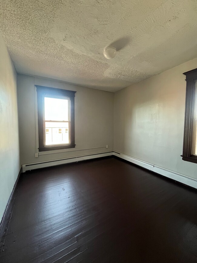 Building Photo - 844-850 ParkZoin St