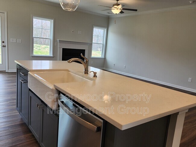 Foto del edificio - 6217 Cadence Dr