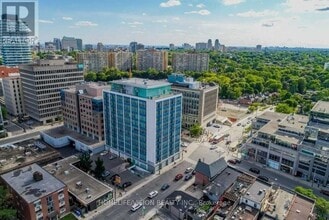 Building Photo - 1901 Yonge St