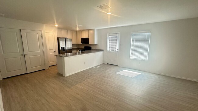 Foto del edificio - 3420 Flicker Ln