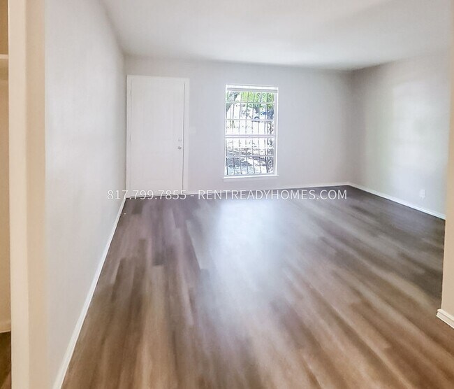 Foto del edificio - 7227 Glen Heights Dr