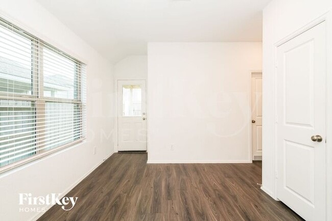 Foto del edificio - 18455 Summit Ranch Dr