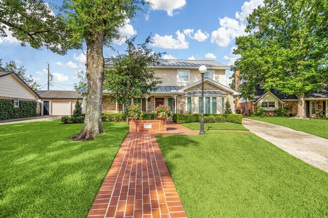 Foto del edificio - 2427 Blue Water Ln