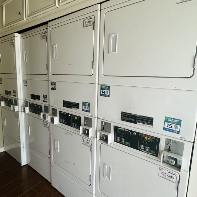 Foto del edificio - Beautiful 3 Bedroom | 1 Bathroom Unit located at Pine Shadows Duplex Apartment Home!