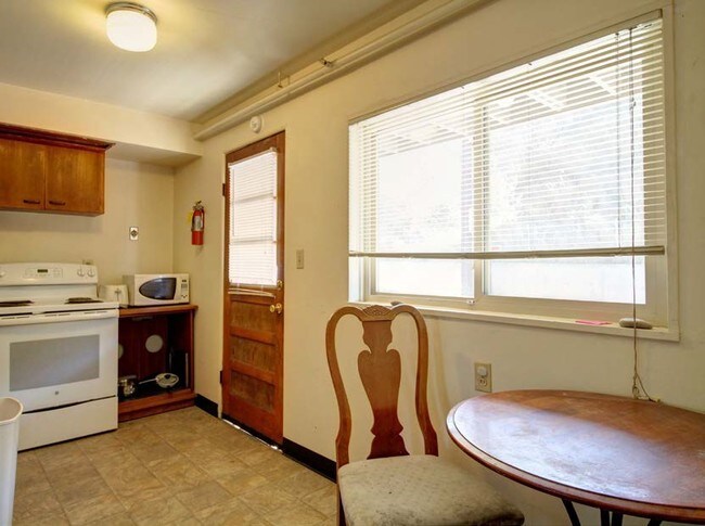 Interior Photo - 1820-1860 Alpine Ave