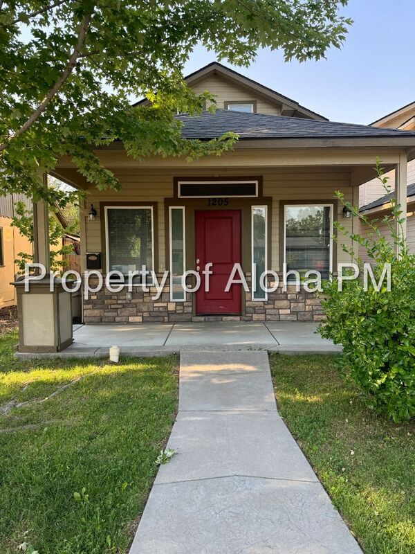 Primary Photo - 1205 W Targee St