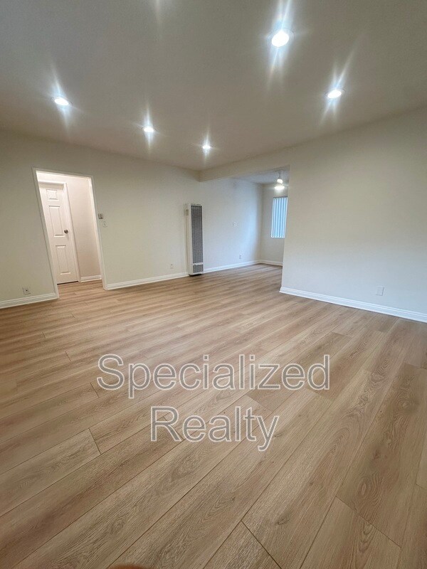 Foto del edificio - 504 Hill Dr