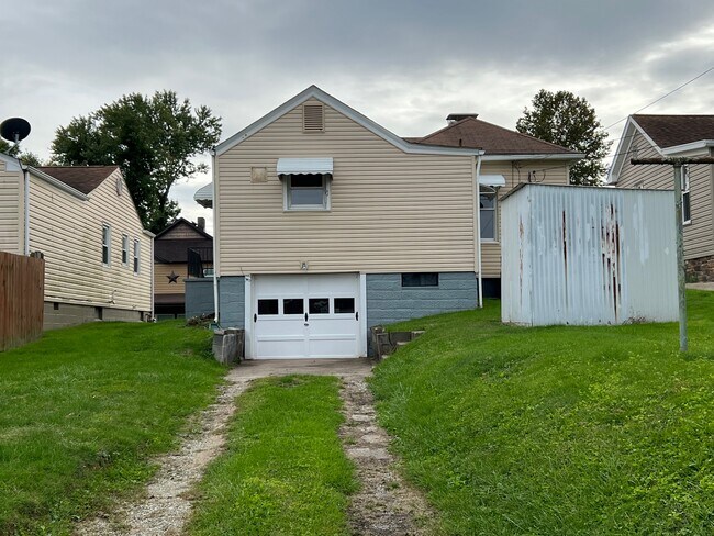 Building Photo - 517 W 44th St