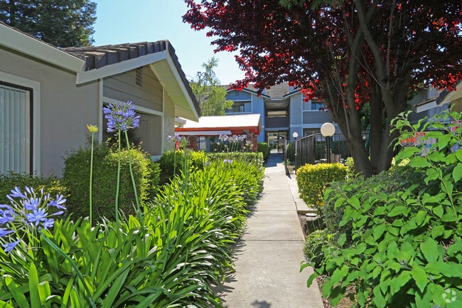 Building Photo - Westwinds Apartment Homes