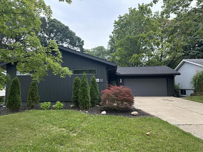Building Photo - 1724 Arbordale St