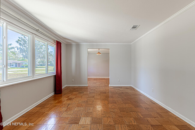 Building Photo - 4870 Tara Woods Dr E