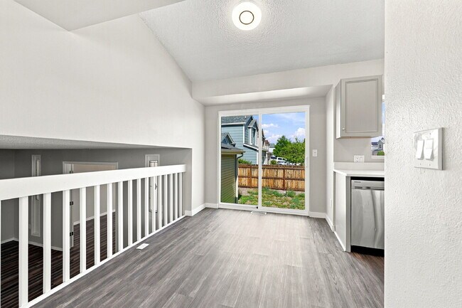 Foto del edificio - $2,145.95, 3-bed, 2.5-bath located in Colorado Springs with a large backyard