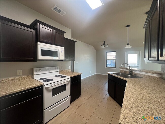 Foto del edificio - 1401 Loyal Ln