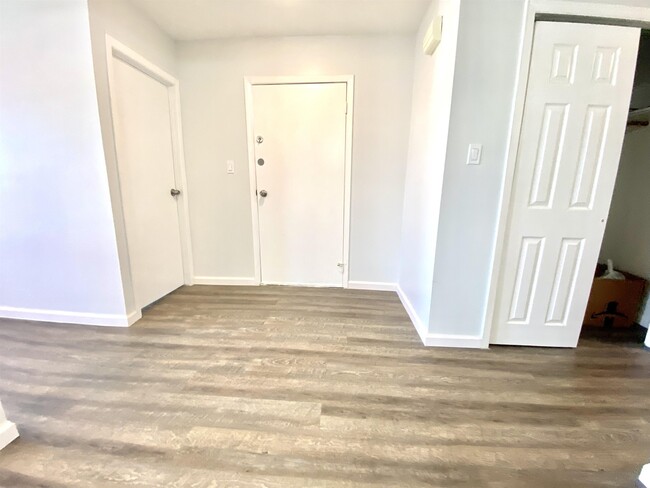 Building Photo - 512 Avenue C