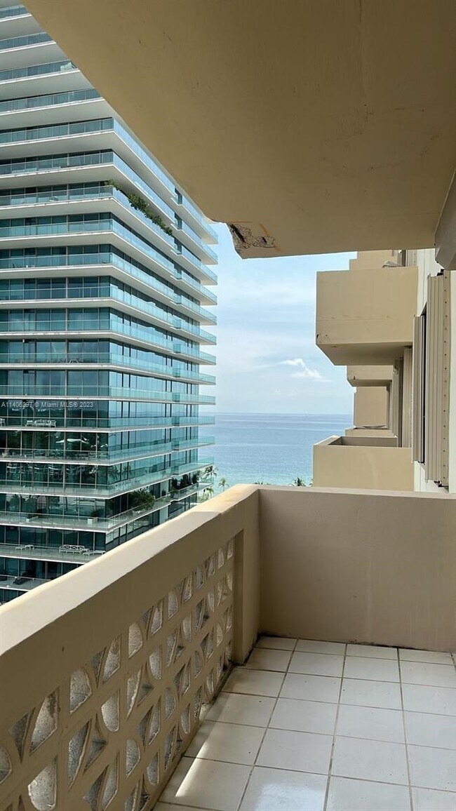 Foto del edificio - 10185 Collins Ave