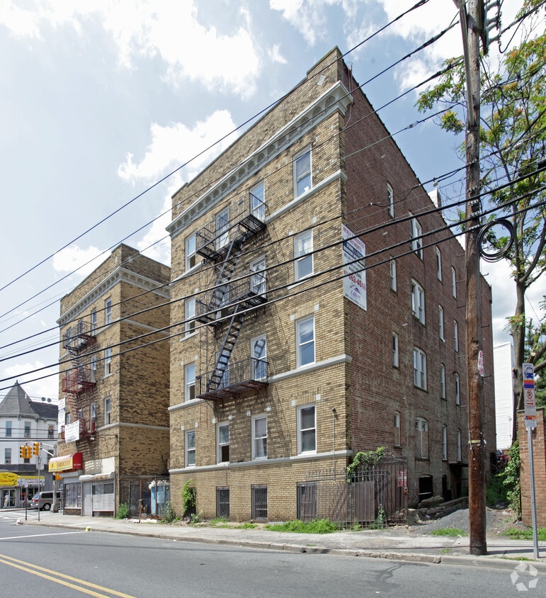 1305 Clinton, Irvington, NJ 07111 Apartments in Irvington, NJ