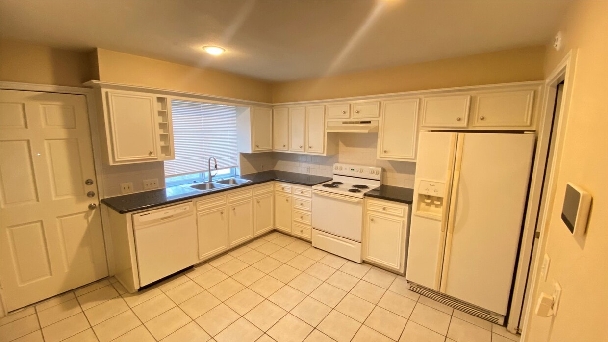 Building Photo - 4714 N Cashel Cir