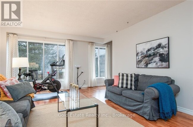Photo du bâtiment - 49 Cedarwoods Crescent