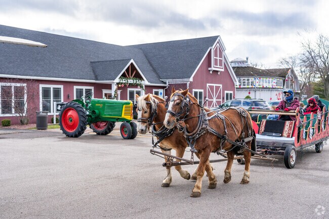 Take a ride around town on a horse drawn sleigh during the Vintage Holidays event.