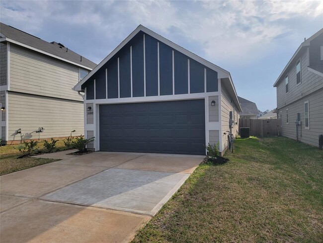 Building Photo - 14042 Chinook Dr