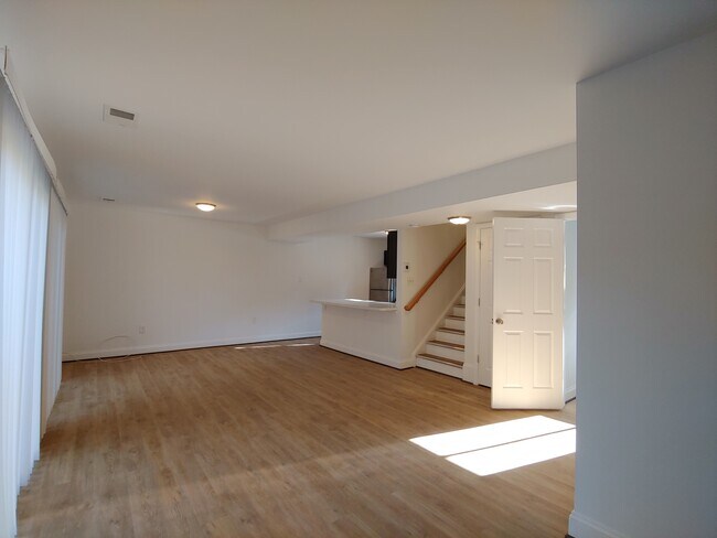 Building Photo - 240 Ternwing Dr