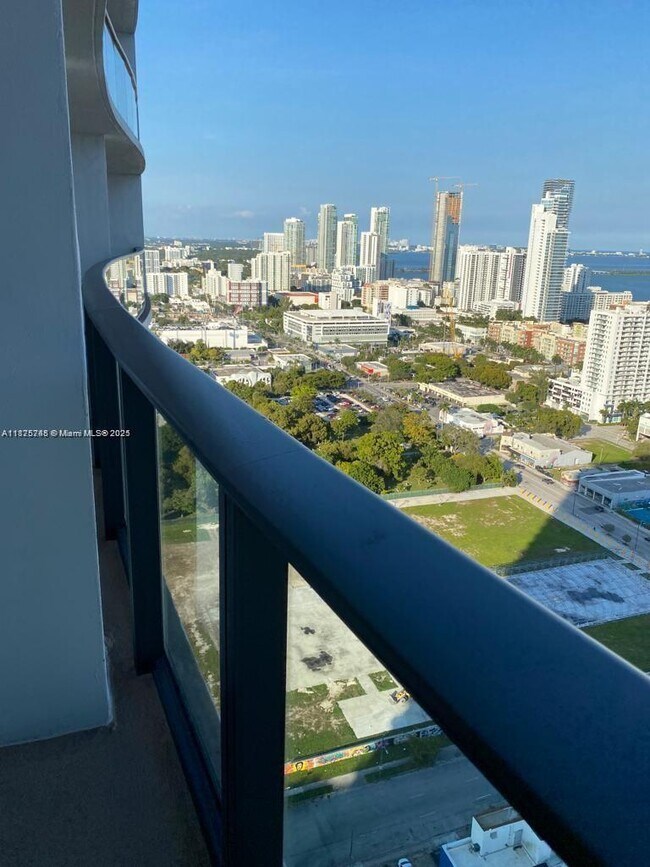 Foto del edificio - 1600 NE 1st Ave