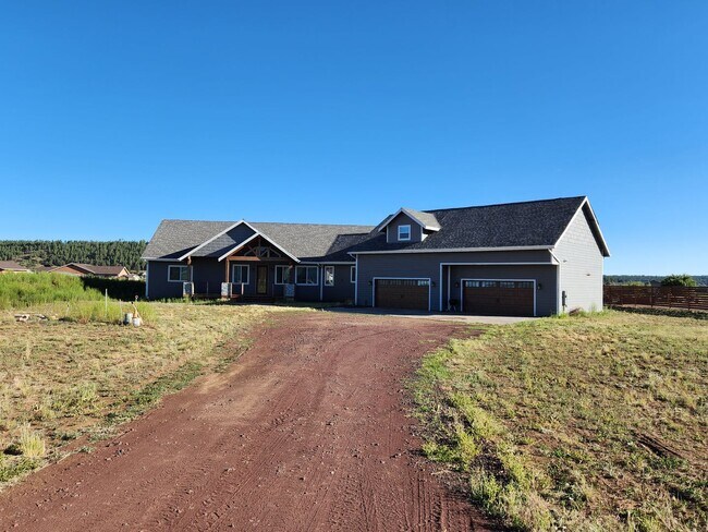 Foto del edificio - Stunning Fort Valley home AVAILABLE NOW!