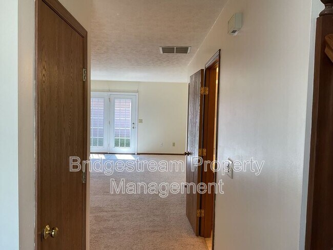 Foto del edificio - 4579 Burchdale St
