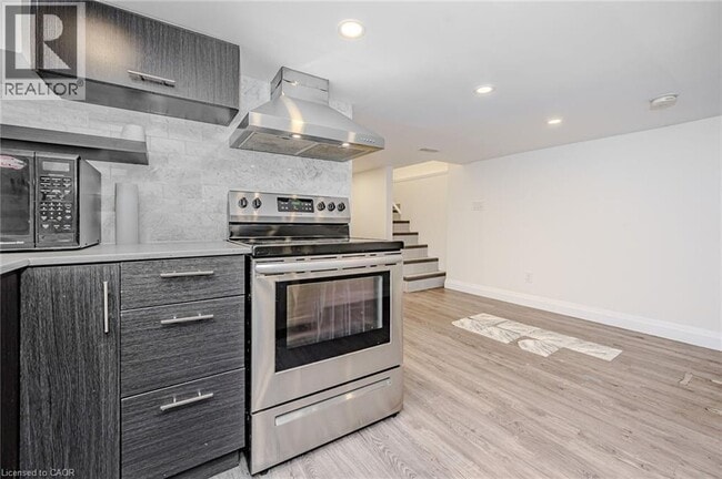 Building Photo - 74 Cathcart St