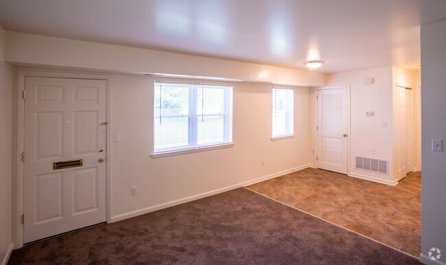 Living Room - Foxwood Manor Apartments